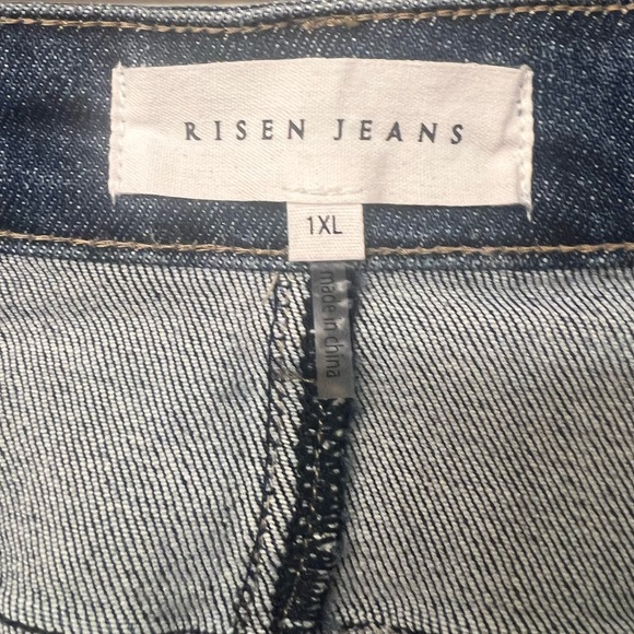 Risen denim skirt with distressing and amazing stretch - Picture 7 of 9